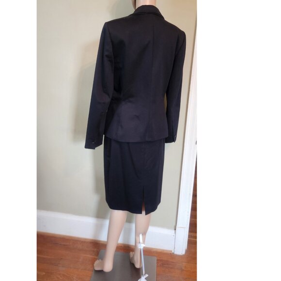 Tahari Women’s 2 Piece Skirt Suit - Picture 2 of 5
